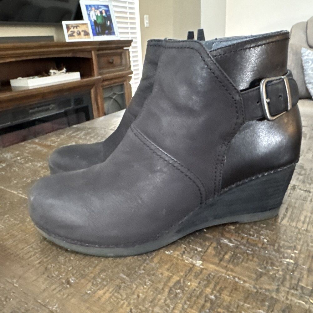 Dansko Black Nubuck Leather Wedge Ankle Boots Booties Buckle Size 38 7 - Picture 3 of 9